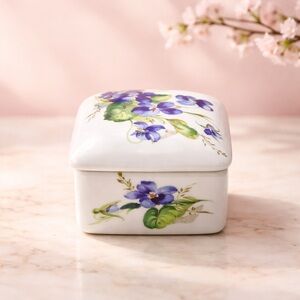 Limoges Hand-Painted Floral Porcelain pill/Jewelry Trinket Box